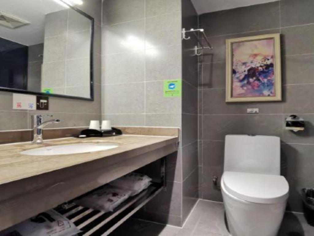 T Social Hotel Guangzhou Railway Station Branch Екстер'єр фото