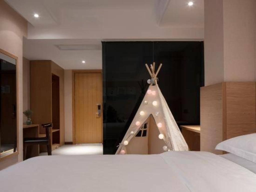 T Social Hotel Guangzhou Railway Station Branch Екстер'єр фото