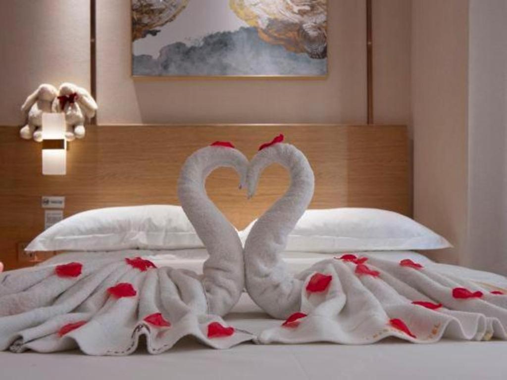 T Social Hotel Guangzhou Railway Station Branch Екстер'єр фото