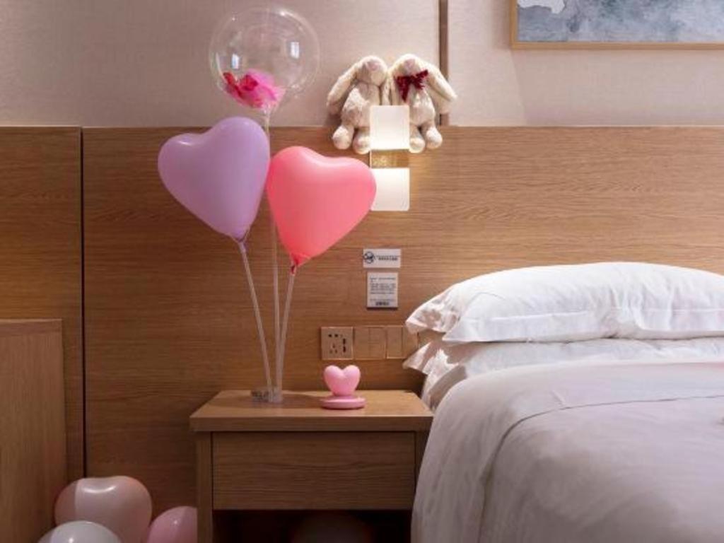 T Social Hotel Guangzhou Railway Station Branch Екстер'єр фото
