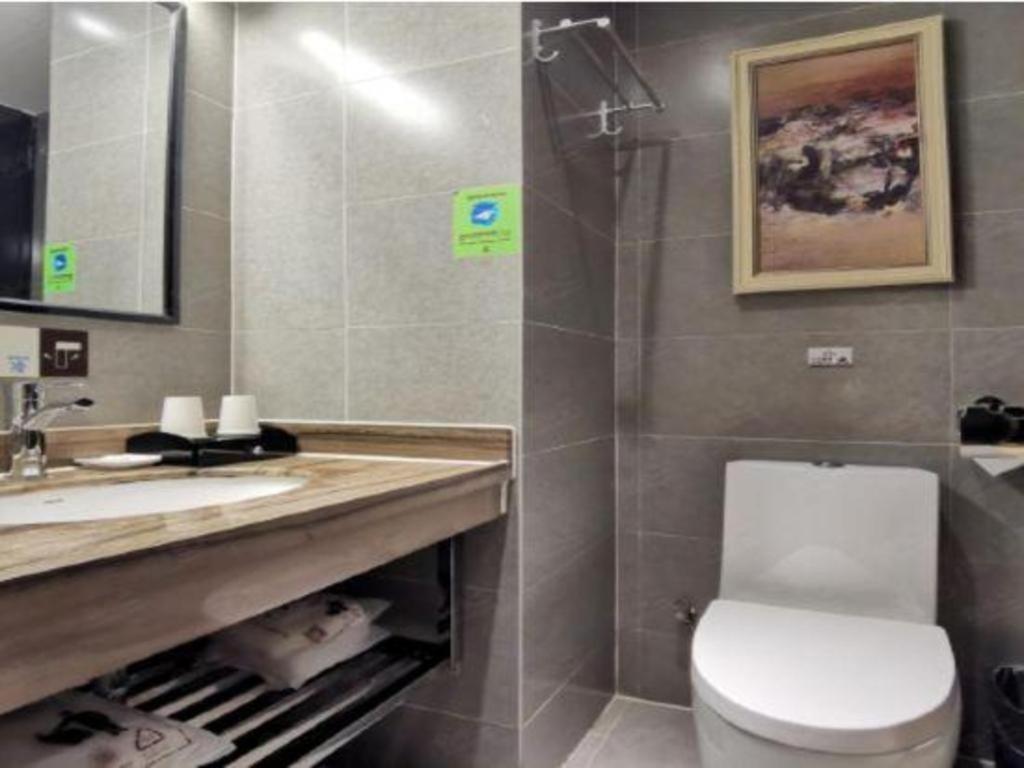 T Social Hotel Guangzhou Railway Station Branch Екстер'єр фото
