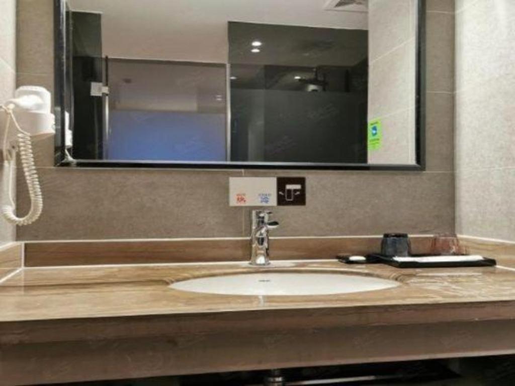 T Social Hotel Guangzhou Railway Station Branch Екстер'єр фото