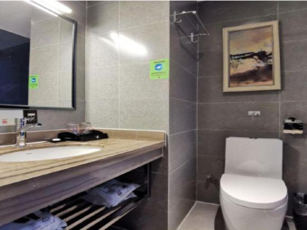 T Social Hotel Guangzhou Railway Station Branch Екстер'єр фото