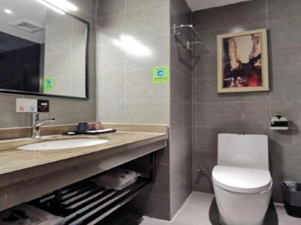 T Social Hotel Guangzhou Railway Station Branch Екстер'єр фото